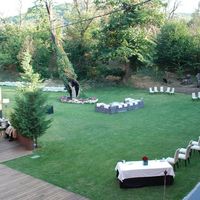 Jardín del restaurante para el cóctell