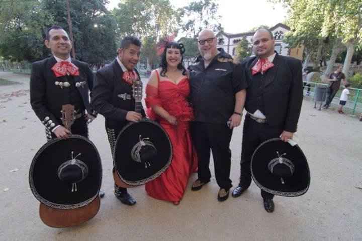 MARIACHIS