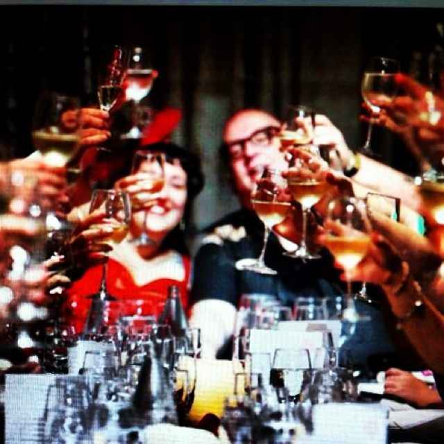 UN BRINDIS