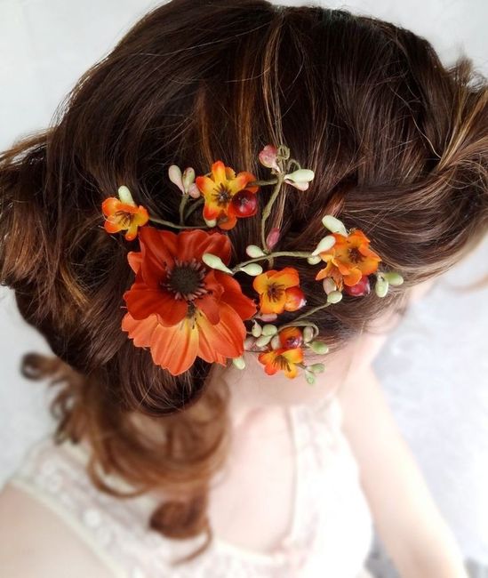 Tocado con flores naranjas