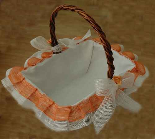 cesta mimbre decorada