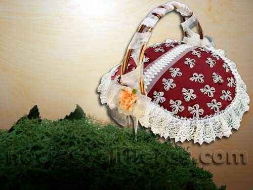 cesta mimbre decorada