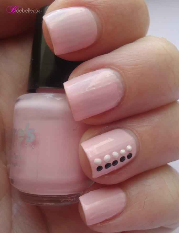 pastel detalle en uñas