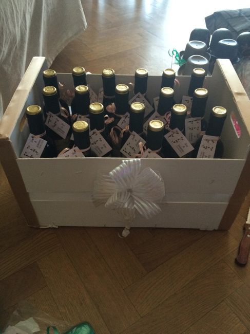 botella de vinos para los chicos, la caja de fruta la decore yo