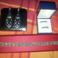 alianzas, pendientes y pulsera