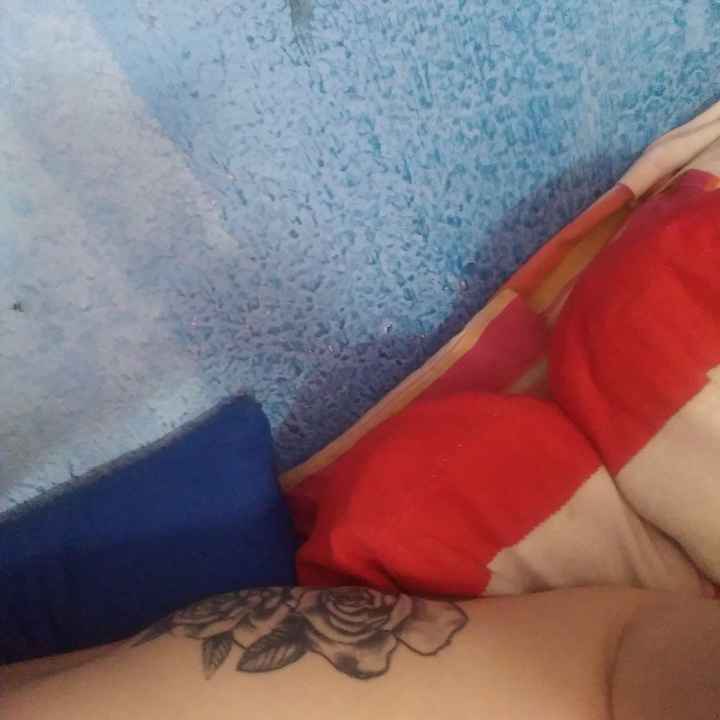 Tatuajes y vestido. - 1