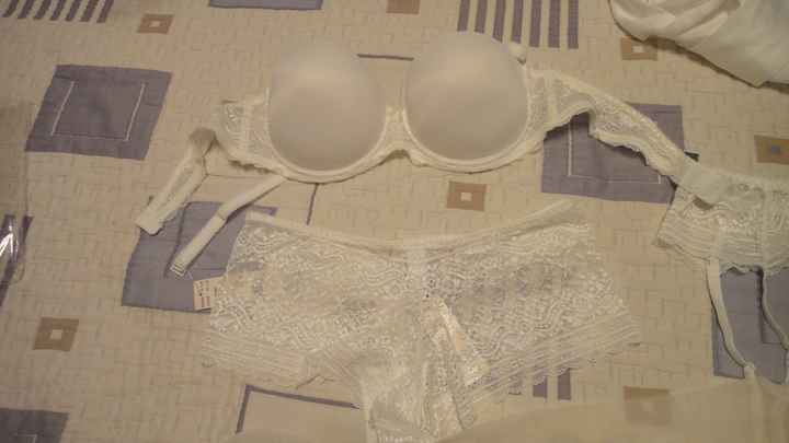 Conjunto de braguita,sujetador y liguero