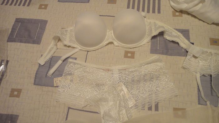 Conjunto de braguita,sujetador y liguero