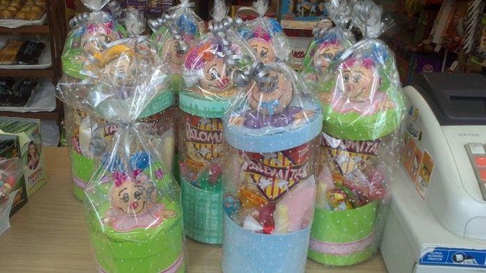 botes goma eva con gominolas