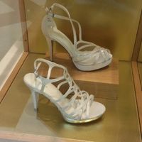 Desilusionada y desesperada con los zapatos - 1