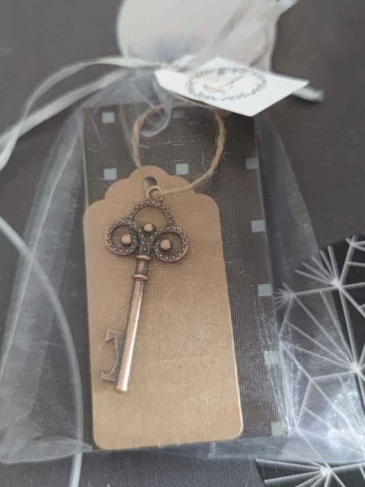Detalle invitado llavero abridor - 1