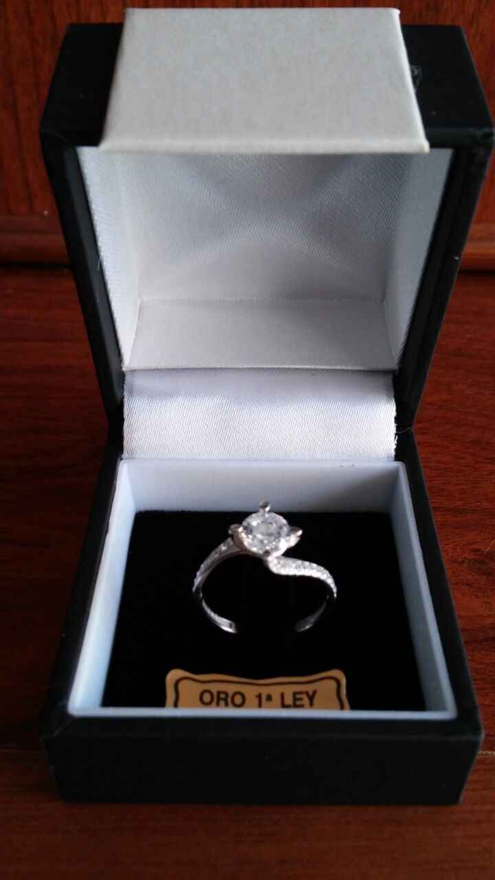 Nuestros anillos de compromiso... - 1