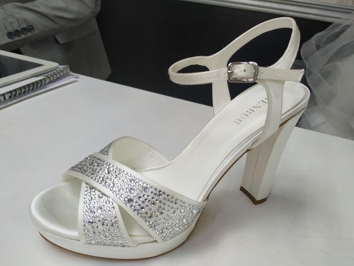 ¿De qué color son vuestros zapatos de novia? 3