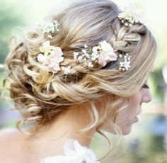 Peinado con flores naturales