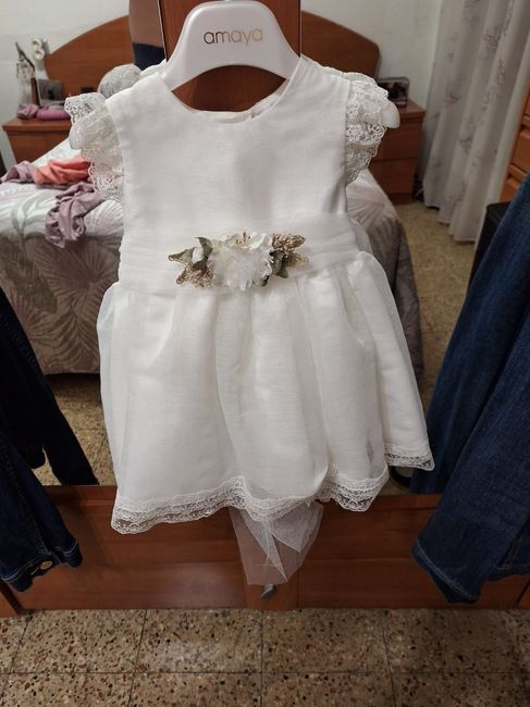 Ya tenemos el vestido de la bebé 👶🏼🤍 1