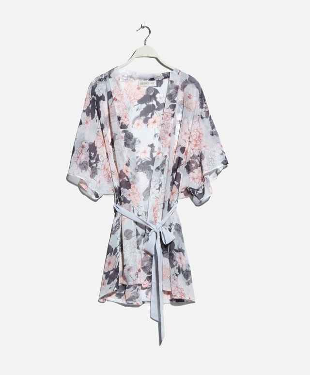 6. Kimono floral Oysho