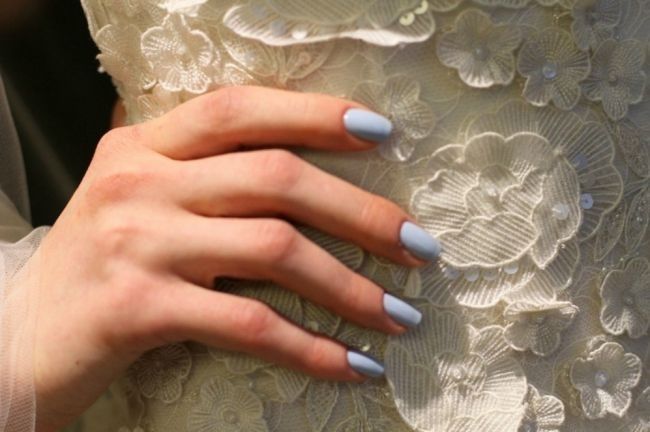 Manicura azul claro