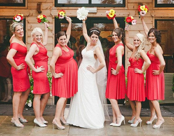  Busco foto damas vestido rojo zapatos blancos y novia de blanco y zapatos rojos - 2