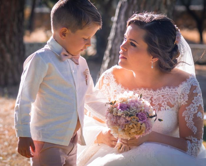 Todavia recuerdo la boda con tanta añoranza, y como si hubiese durado 1 hora........ 2