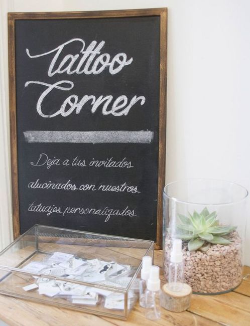 Mesa con tatoos 1