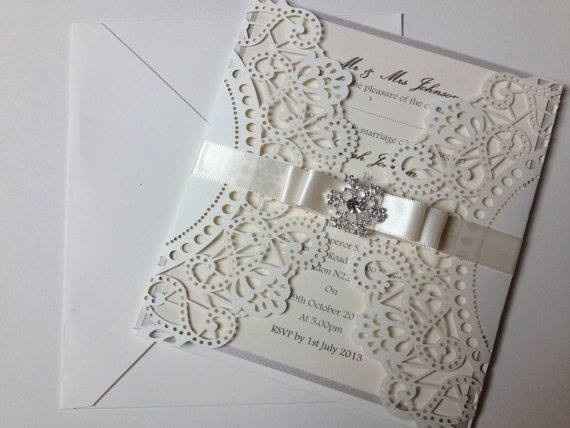 Doilies cover invitation wedding