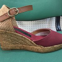 Chicas vosotras os habéis comprado un zapato de recambio para el día B? - 1