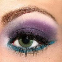 Maquillaje alegre y romantico para las mas atrevidas.