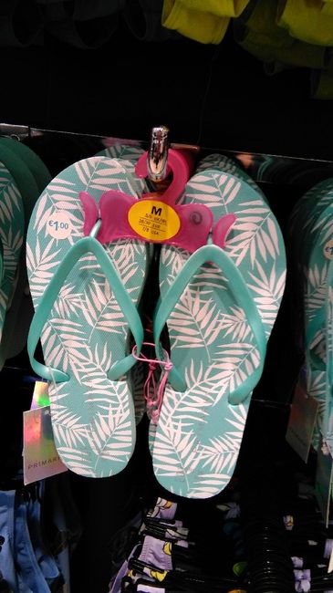 Chanclas Primark para los invitados - 4