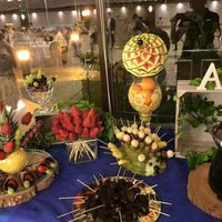 Preciosa mesa de fuente de chocolate y frutas - 3