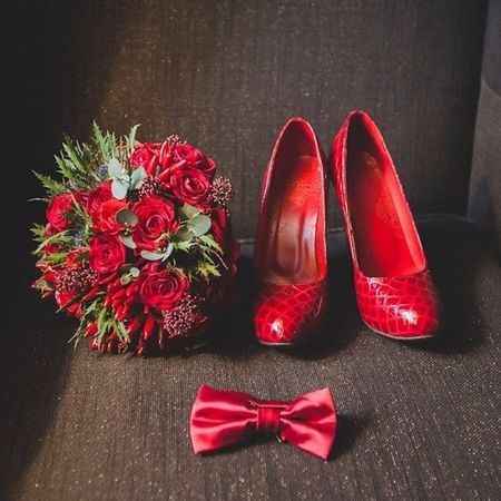 ramo rojo zapatos