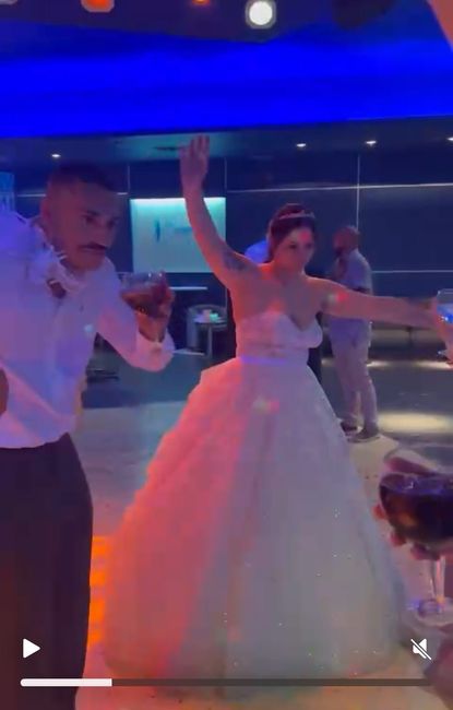 Ideas para recoger la cola del vestido de novia - 1