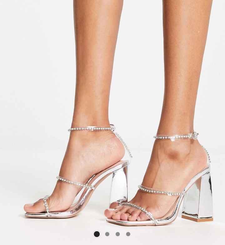 Enseña tus zapatos. - 1