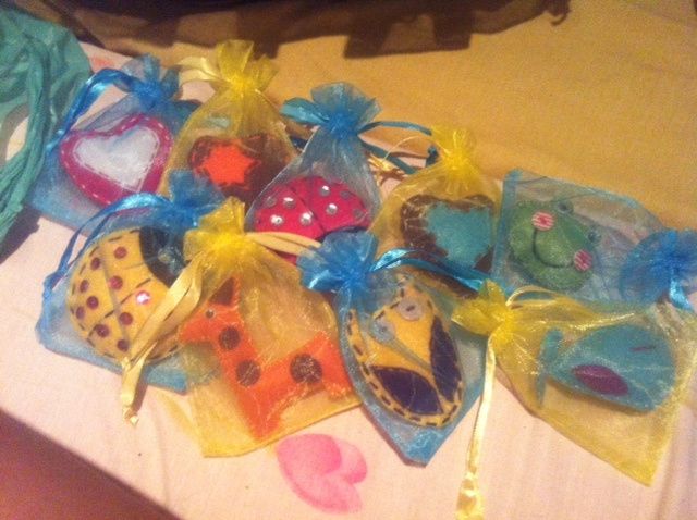 BROCHES