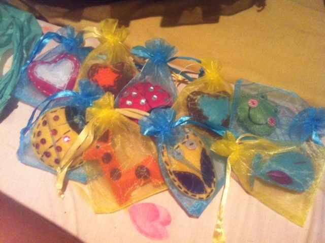 BROCHES