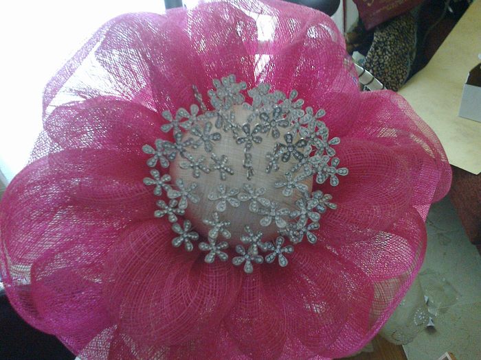 FLOR CON LOS ALFILERES