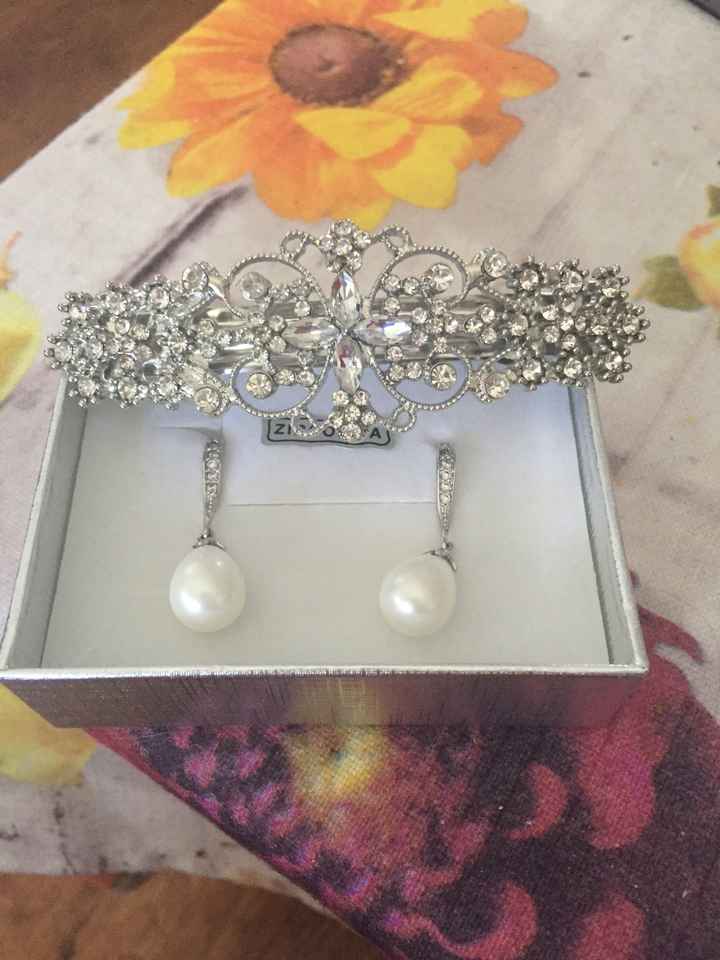 Pendientes y tocado - 1