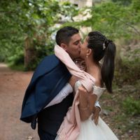 ¿Con qué tipo de vestido se pone el velo rosa? - 3