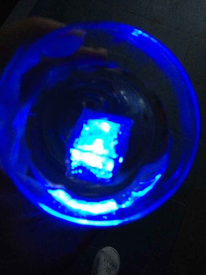 Cubitos con luz para bowls de agua  o copas y etiquetas para los botes del candy bar - 2