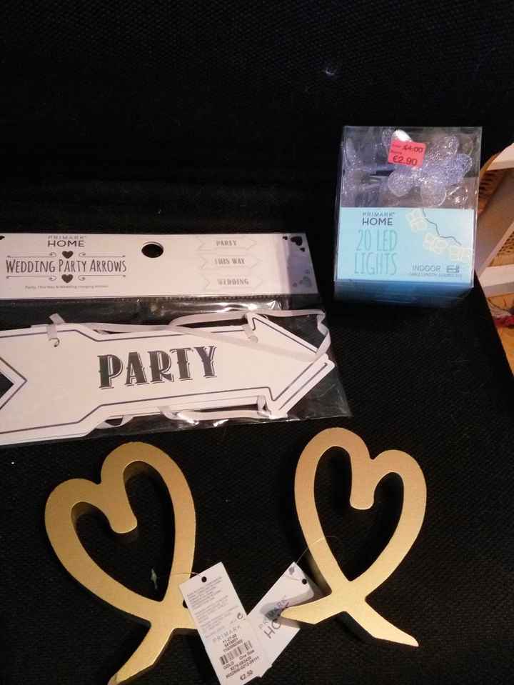 carteles boda flechas y corazonez dorados
