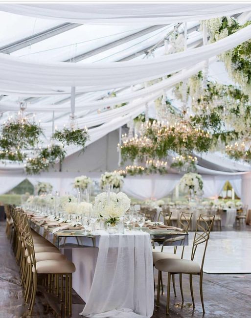 Escoger la decoración floral para el día B 17