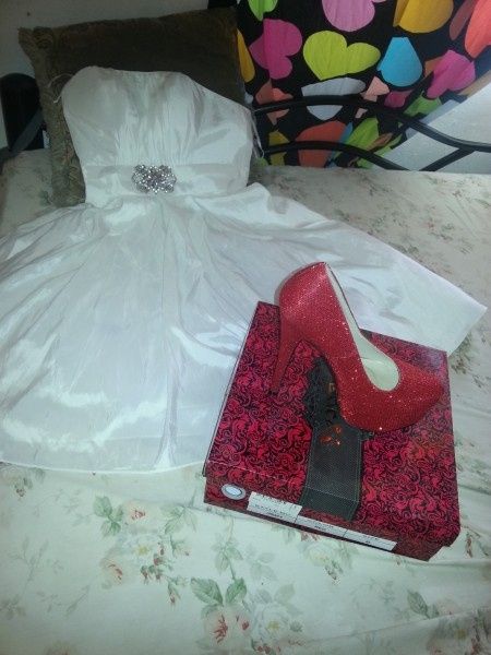 Chicas que tal los zapatos de color rojo y rosas rojas para la boda??? - 1