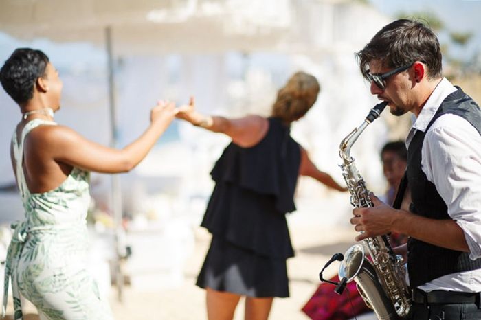¿Contrataréis un saxofonista para animar el banquete? 1