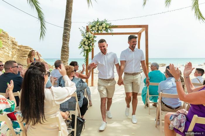 ¿Bermudas para una boda informal en la playa? 1
