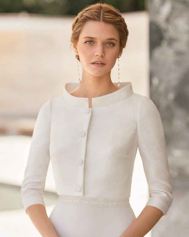 Rosa Clará lanza su primera colección de abrigos y capas de novia 👰 - 3