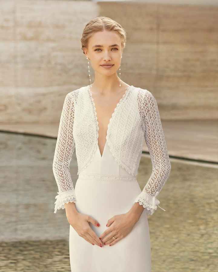 Rosa Clará lanza su primera colección de abrigos y capas de novia 👰 - 4