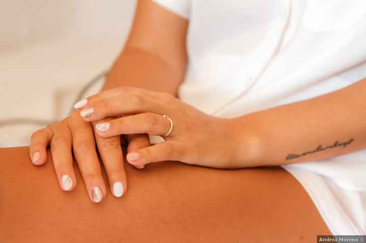 Esta manicura: ¿Punto o mini punto? - 1