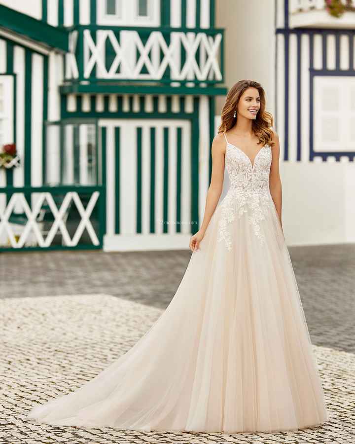 ¿Qué zapatos encajan más con este vestido? - 1
