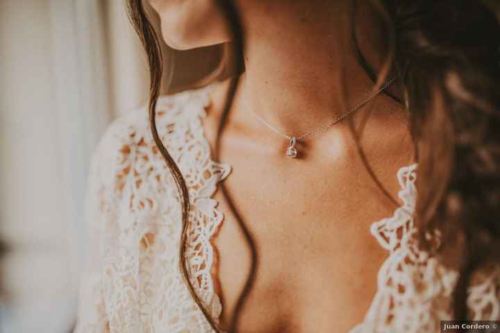 ¿Completarás tu look de novia con algún collar? - 1