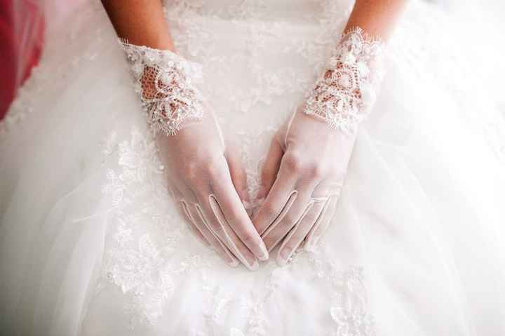 Novia con guantes, ¿Te atreves? 😏 - 1