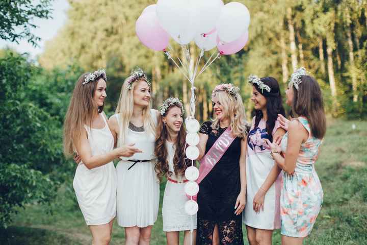 Despedida de soltera, ¿con amigas o en familia? 🤔 - 1
